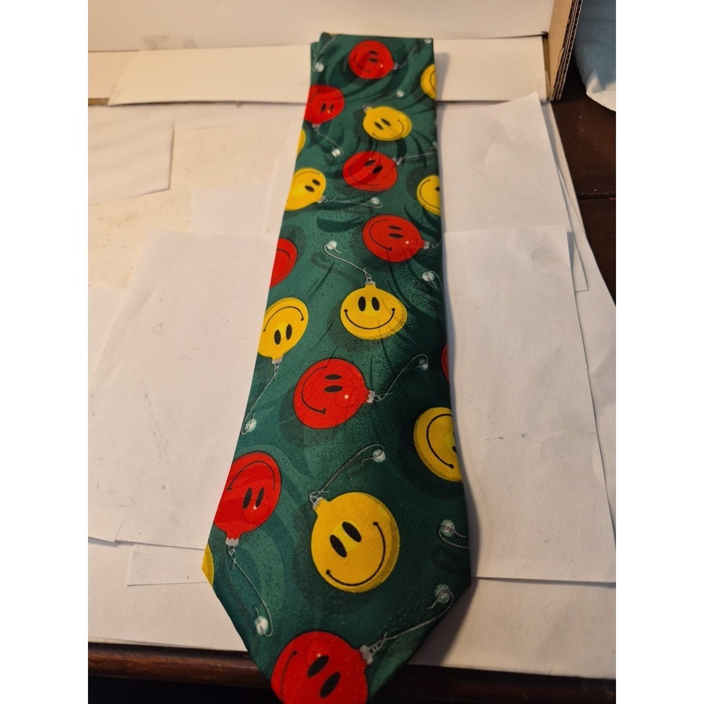 Smiley Bulb Christmas Tie Men's Novelty  approx 60 In Length By 3 1/2 In. Wide